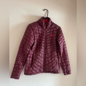 The North Face Women's Quilted Jacket - Burgundy